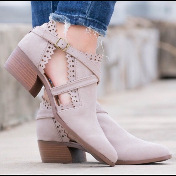 Blush pink booties! - Picture 1 of 8